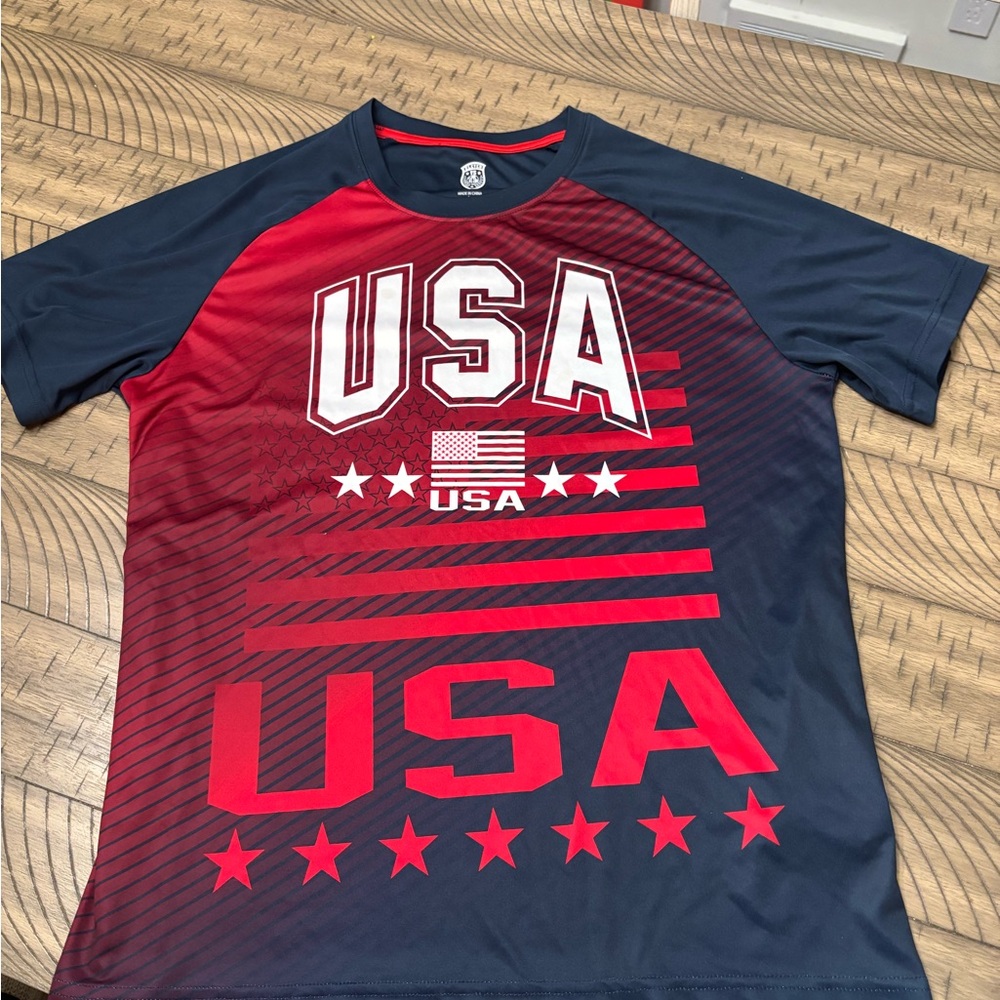 USA shirt ,men’s large Excllelent condition!